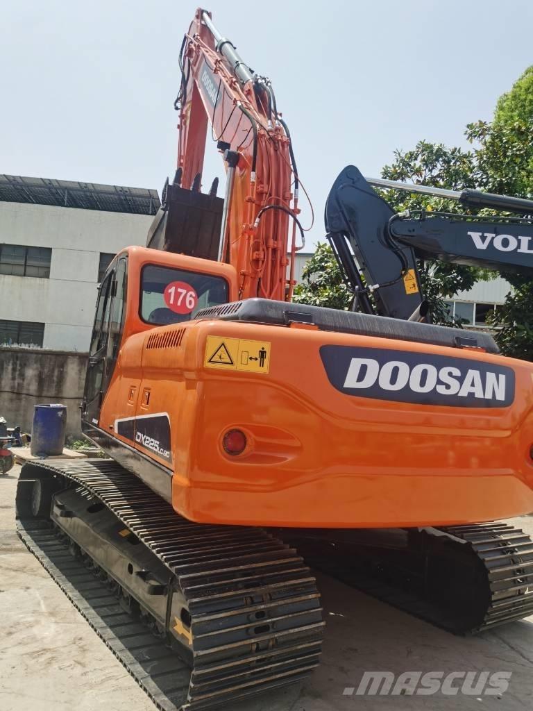 Doosan DX225LC-9C Гусеничні екскаватори