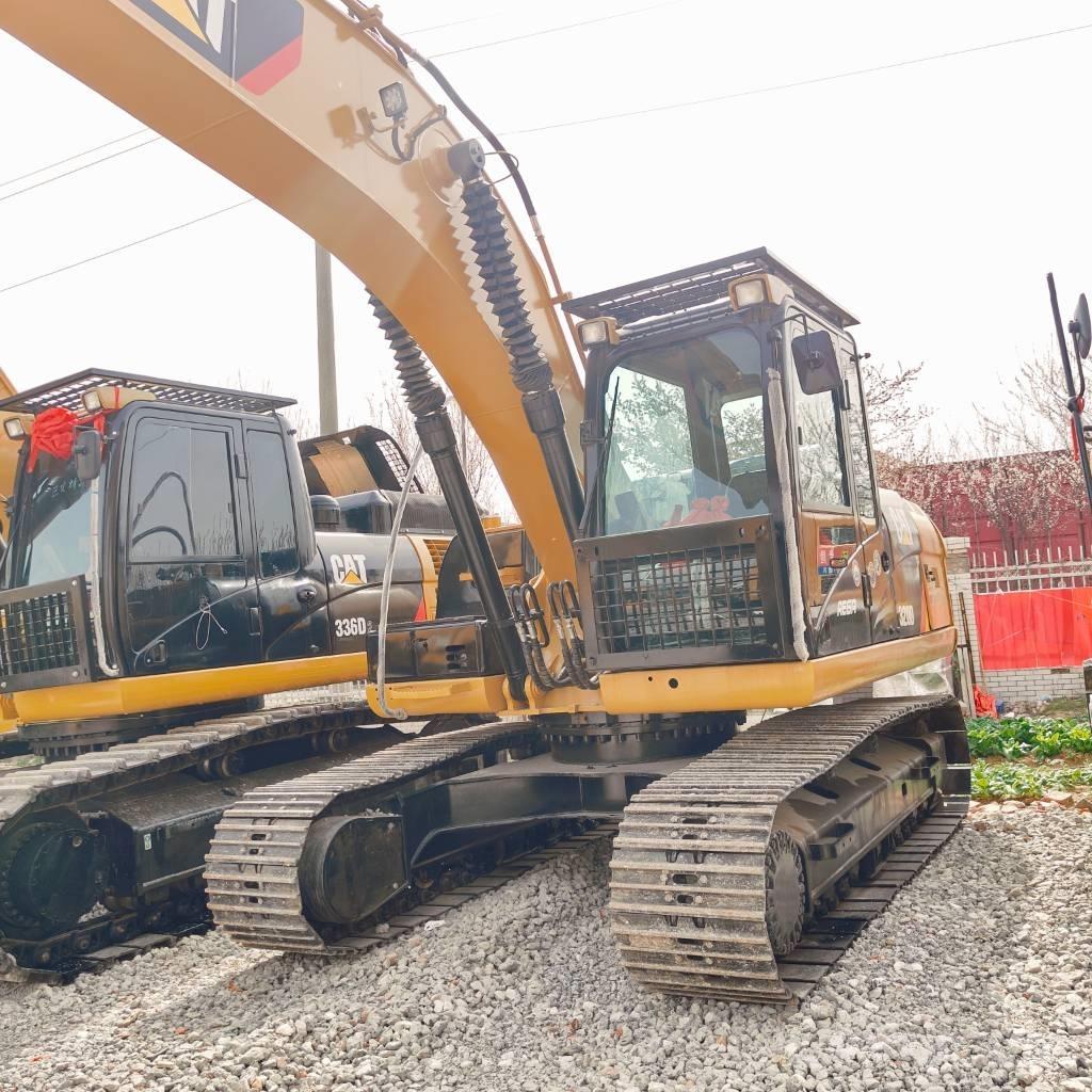 CAT 320D Гусеничні екскаватори