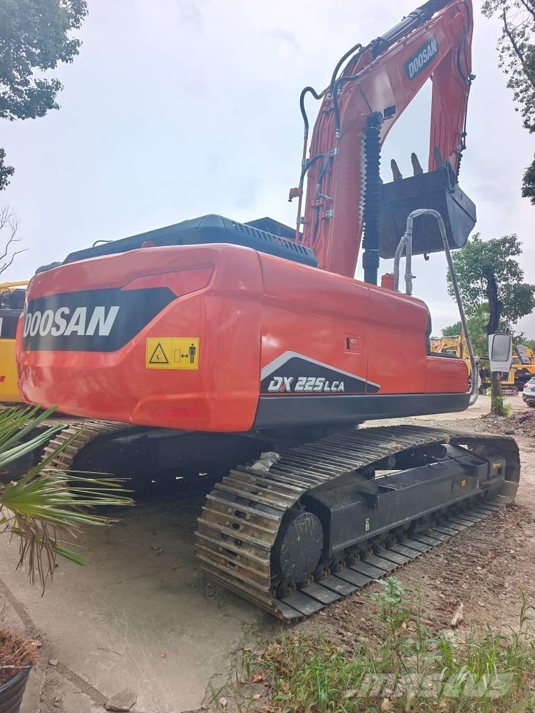 Doosan DX 225LC-9C Гусеничні екскаватори