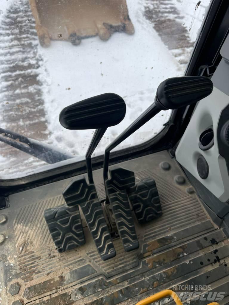 CAT 374-07B Гусеничні екскаватори