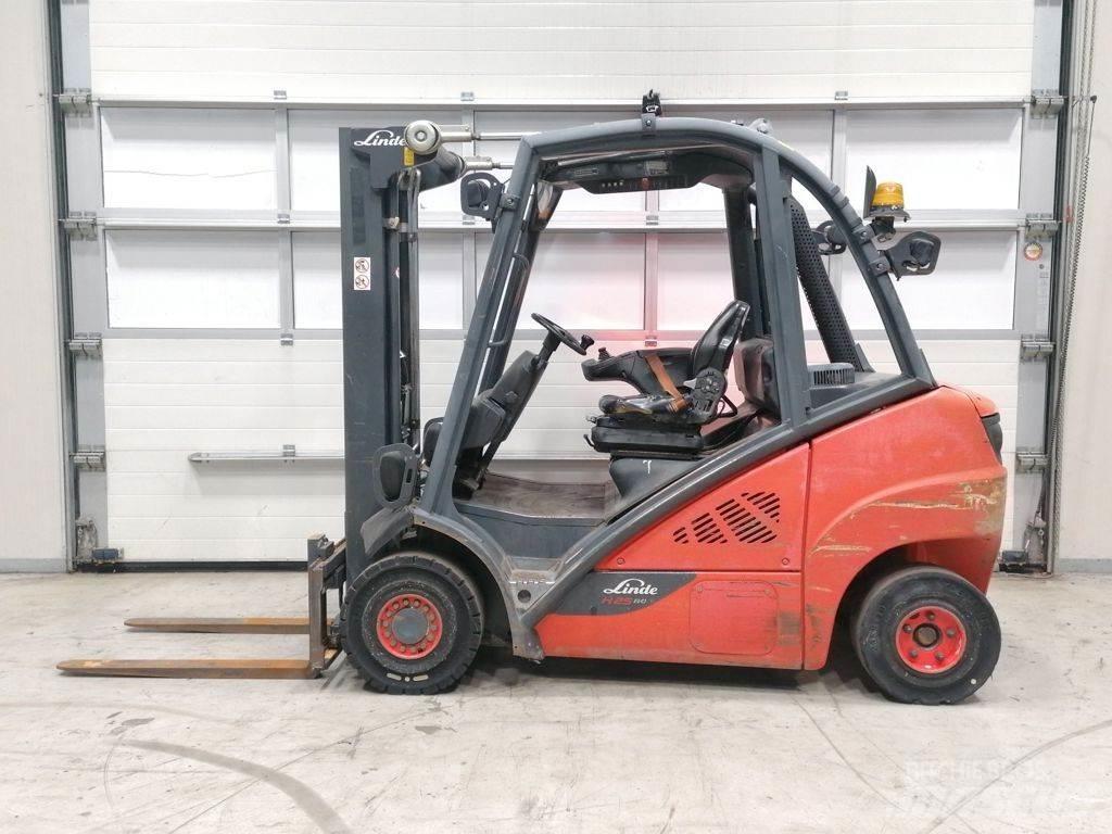 Linde H25D-02 Дизельні навантажувачі