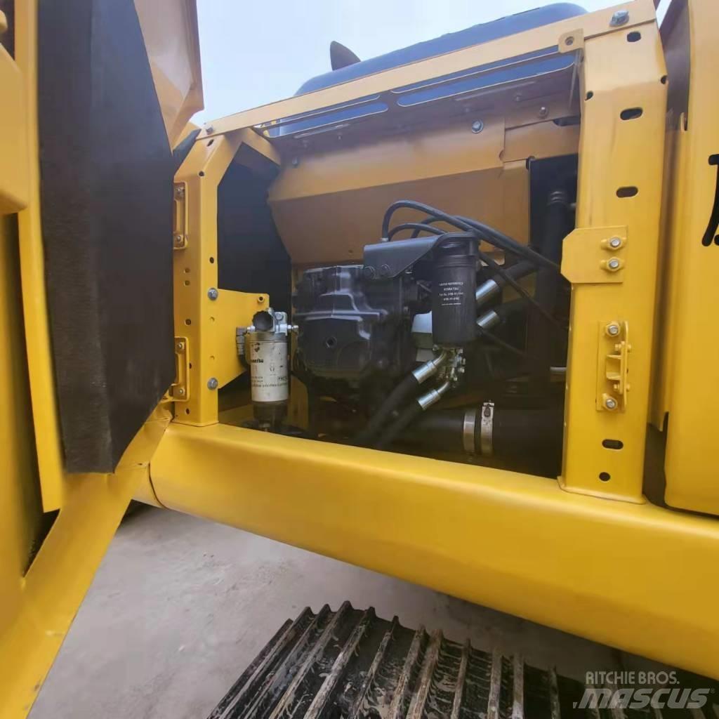 Komatsu PC 210 Гусеничні екскаватори