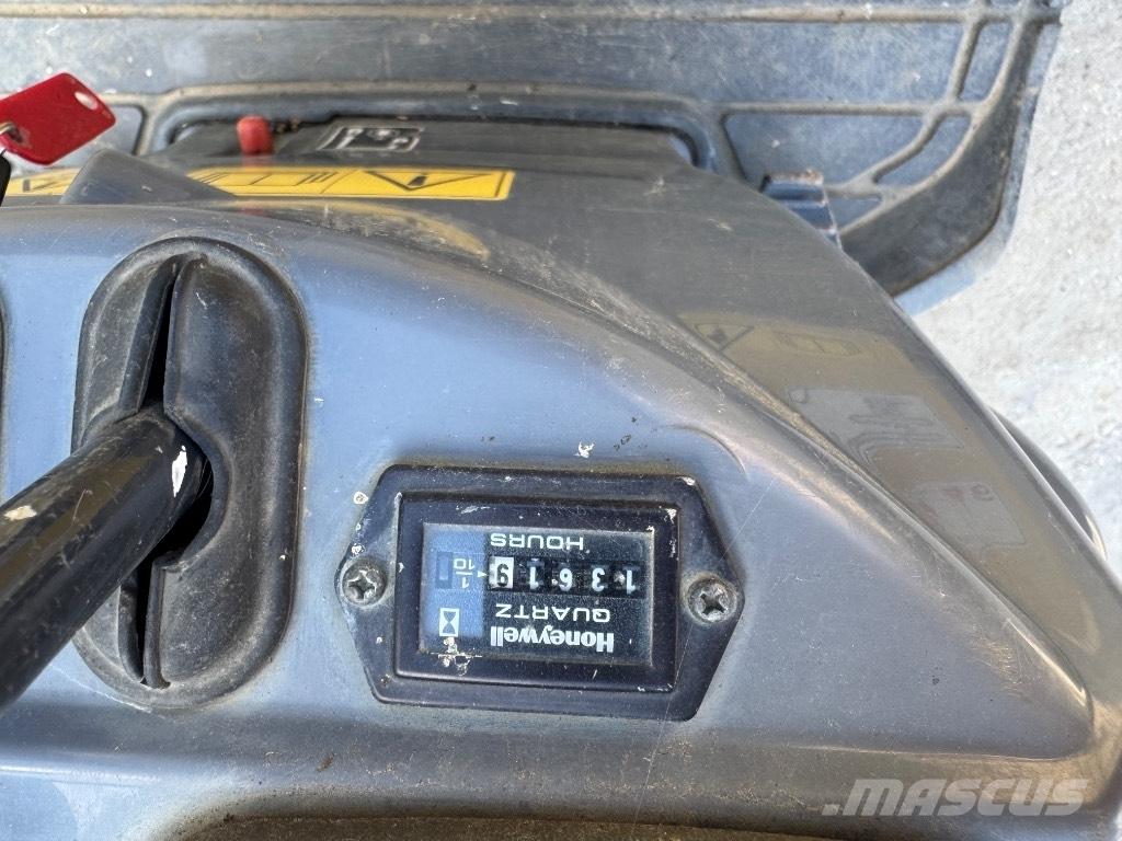 Yanmar SV08 (1C603) Міні-екскаватори < 7т