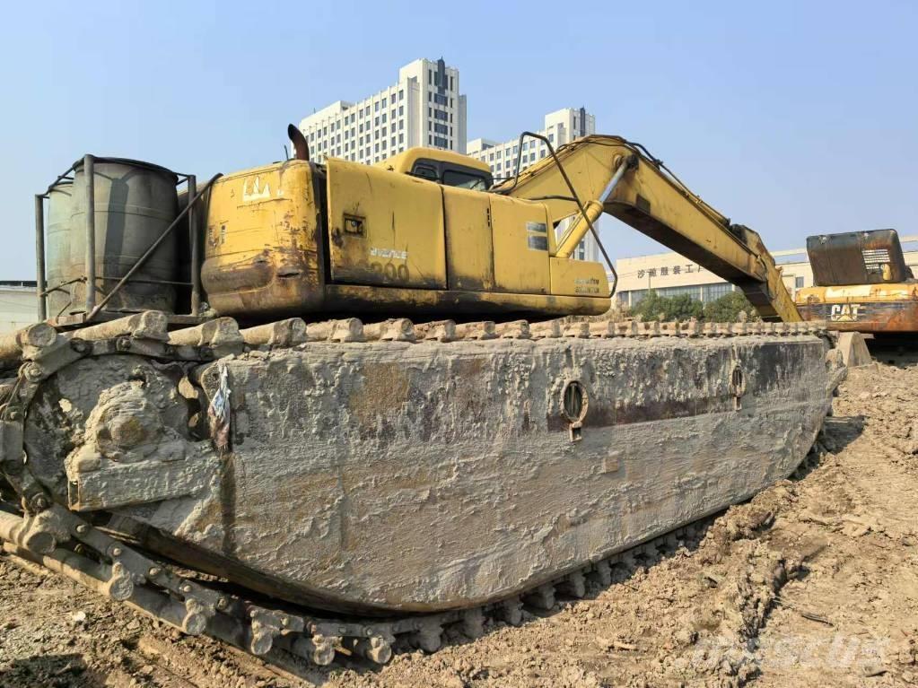 Komatsu PC 200-6 Екскаватори-амфібії
