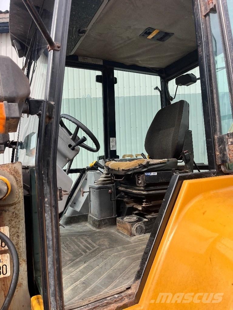 Massey Ferguson 860 Екскаватори-навантажувачі