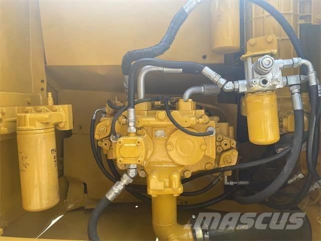 CAT 320D Гусеничні екскаватори