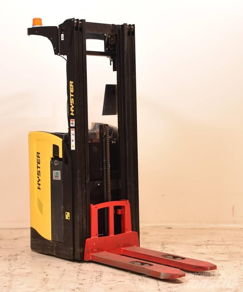 Hyster RS1.6-24 Самохідні електроштабелери