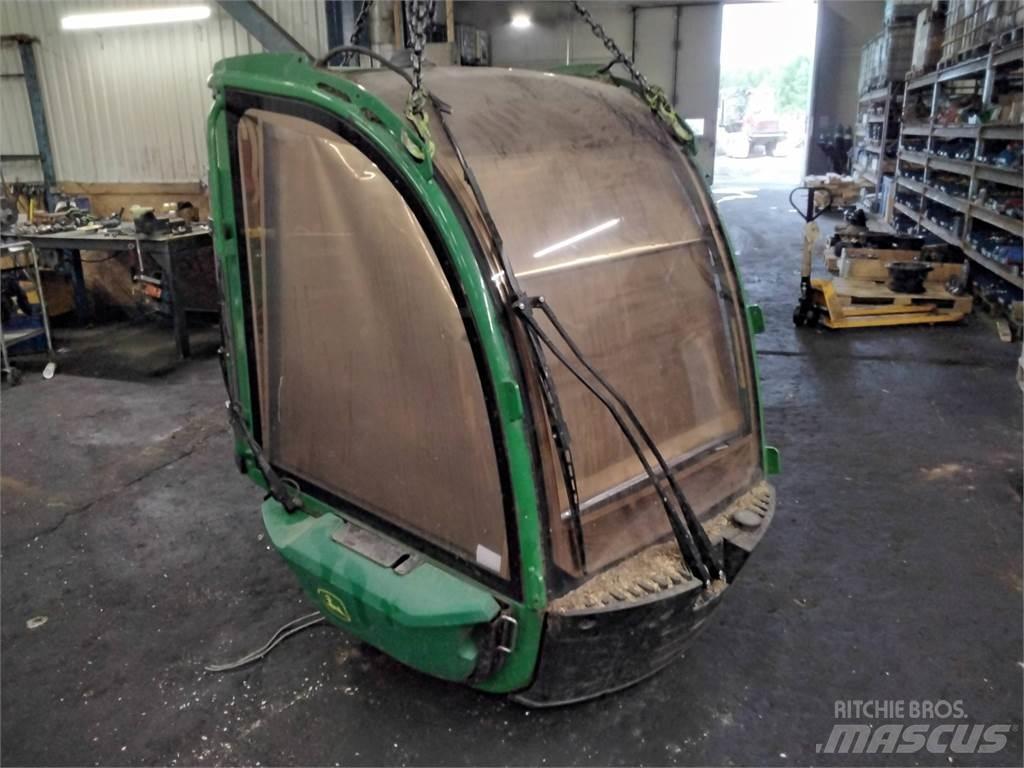 John Deere 1470G Кабіна