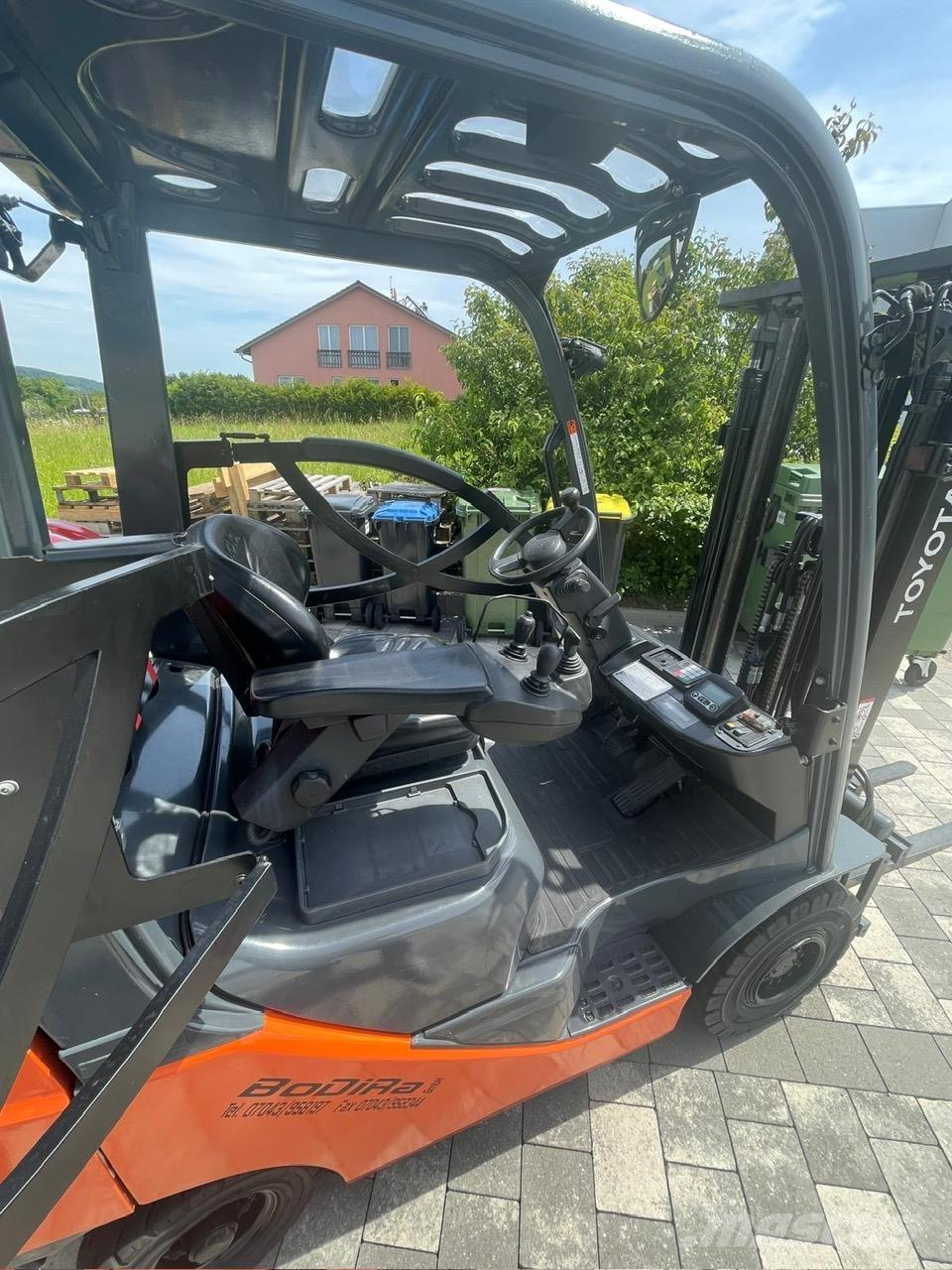 Toyota 02-8FGF18 Газові навантажувачі