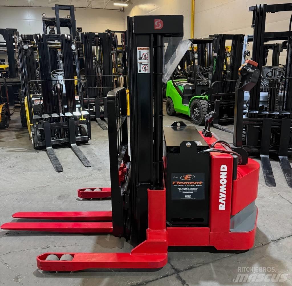 Raymond DSX040 Самохідні електроштабелери