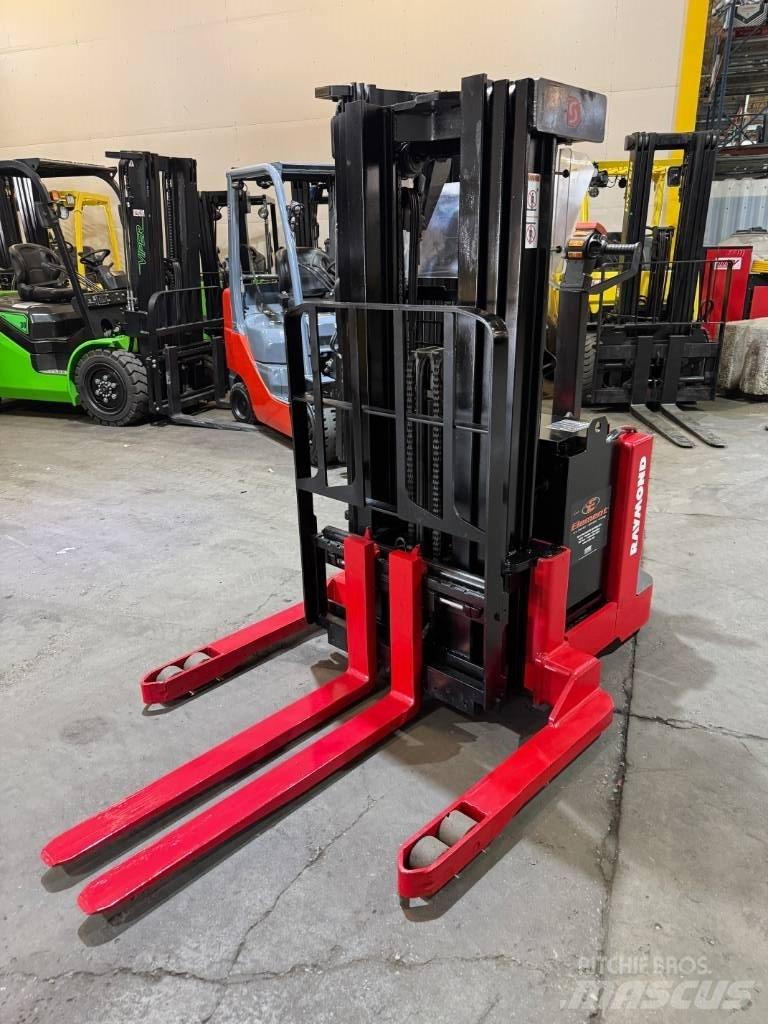 Raymond DSX040 Самохідні електроштабелери