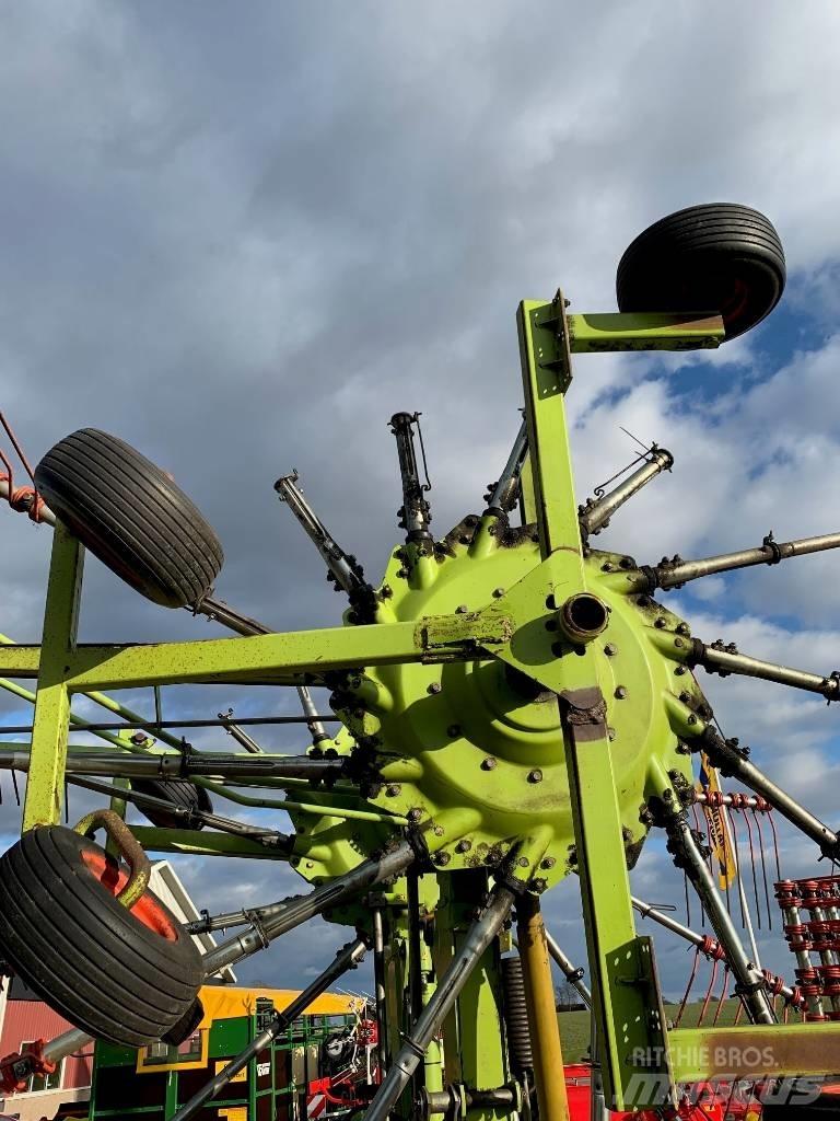 CLAAS 880 L Граблі і сінозворушувачі
