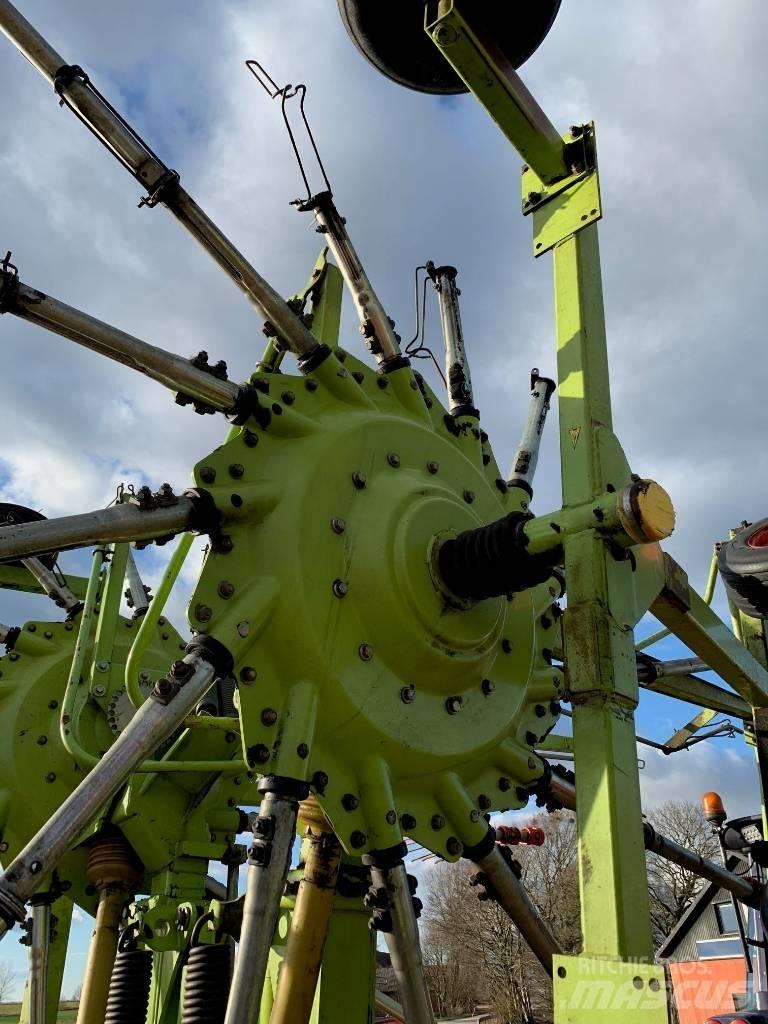 CLAAS 880 L Граблі і сінозворушувачі