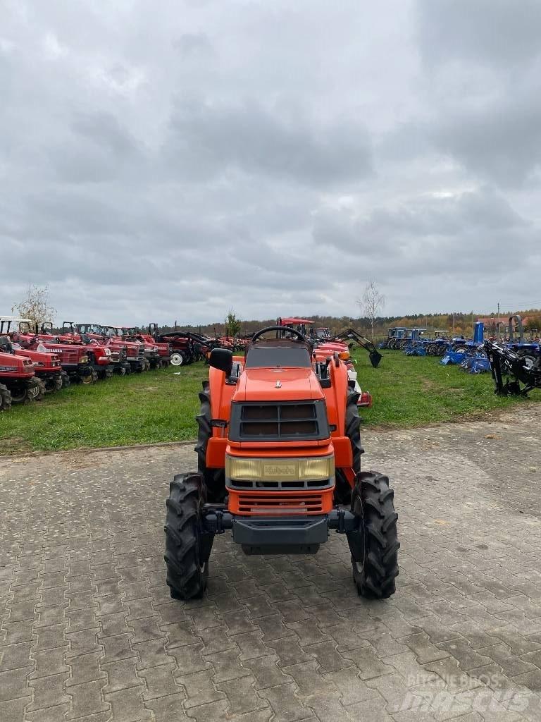 Kubota GT3 Трактори