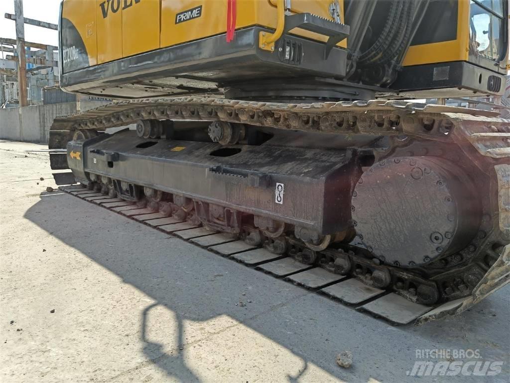 Volvo EC210B Гусеничні екскаватори