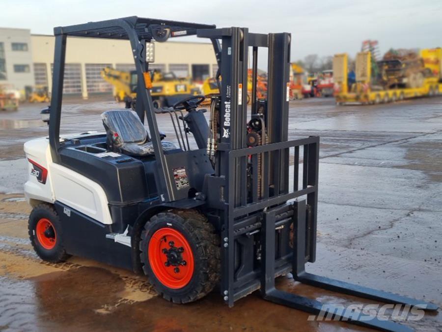 Bobcat D30NX Дизельні навантажувачі