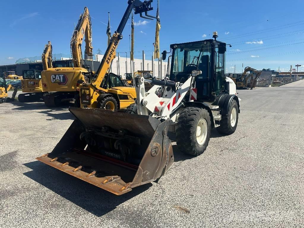 CAT 908 M Фронтальні навантажувачі