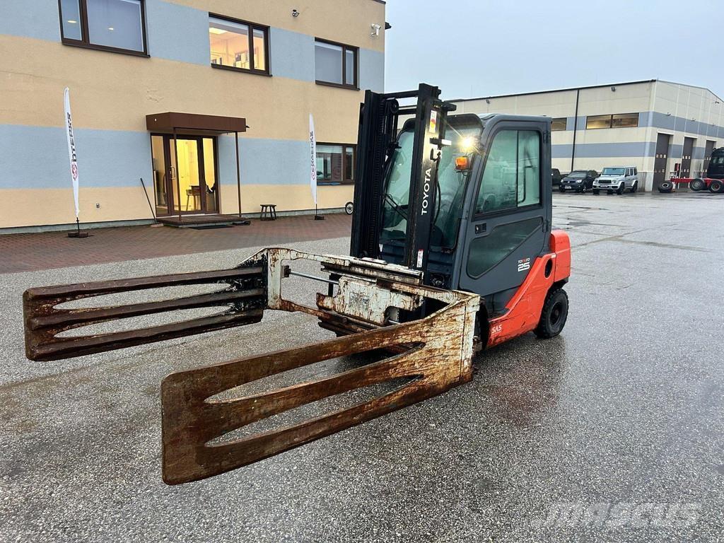 Toyota 02-8 FDF25 Дизельні навантажувачі