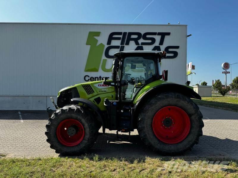 CLAAS AXION 870 Трактори