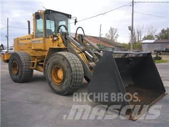 Volvo BM L120B Фронтальні навантажувачі