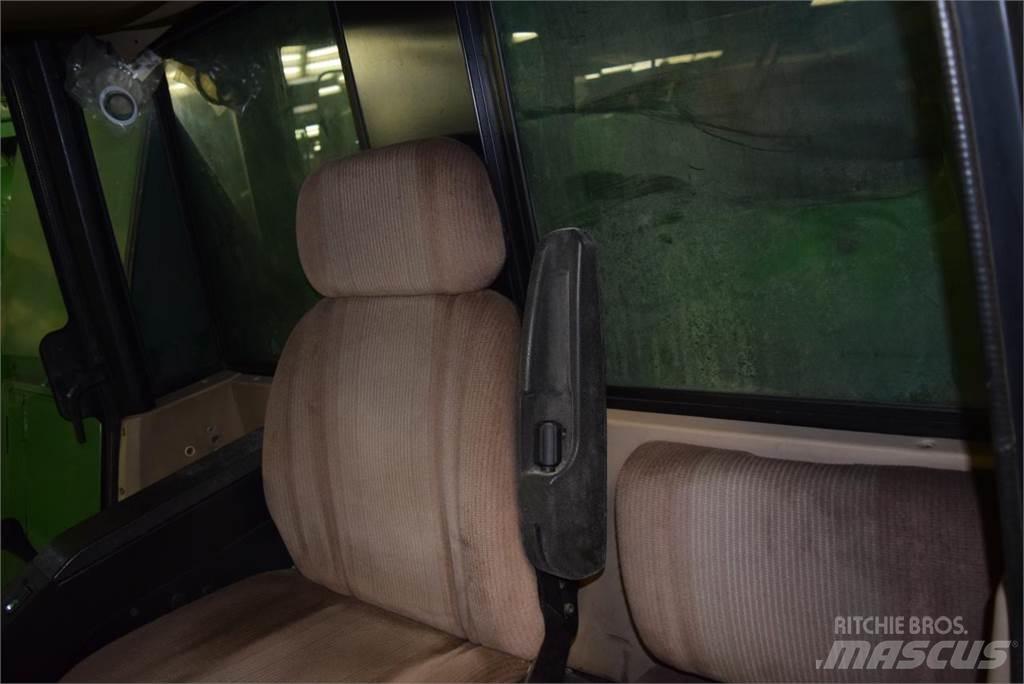 John Deere 2064 Зернозбиральні комбайни