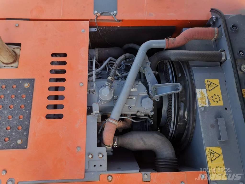 Hitachi ZX 240 Гусеничні екскаватори