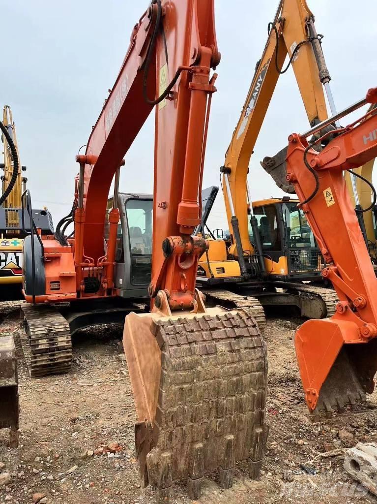 Hitachi ZX 135 US Гусеничні екскаватори
