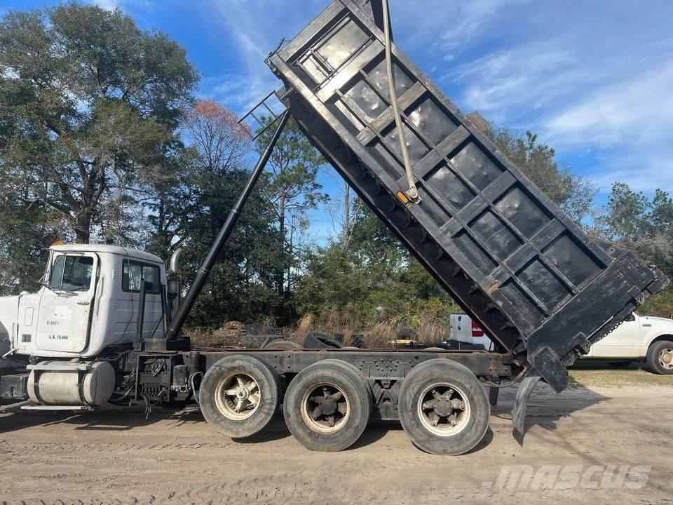 Mack dump Самоскиди