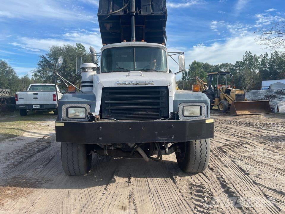 Mack dump Самоскиди