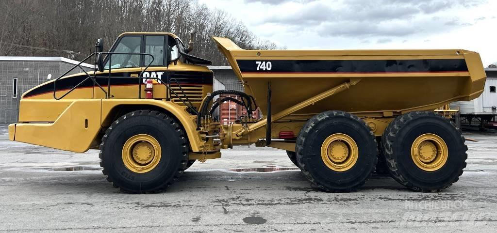 CAT 740 Зчленовані самоскиди