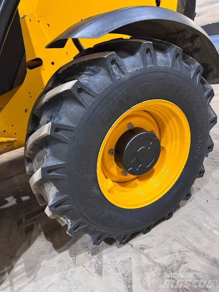 JCB 540-140 Телескопічні навантажувачі