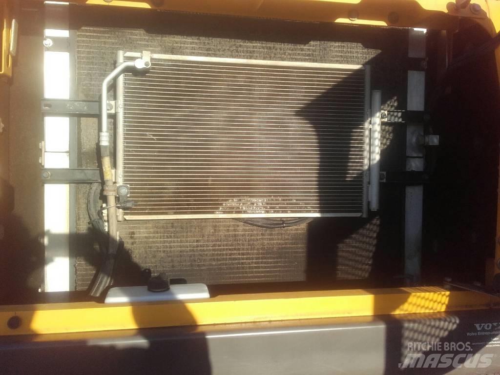 Volvo EC250DL Гусеничні екскаватори