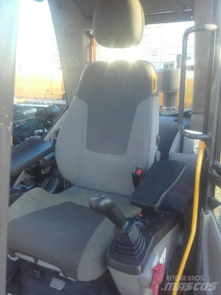 Volvo EC250DL Гусеничні екскаватори