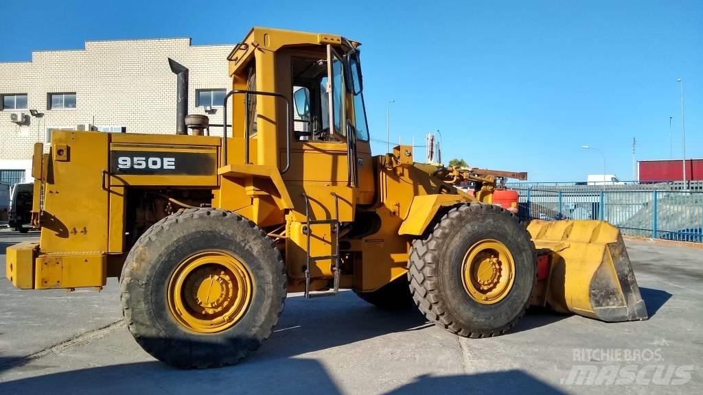 CAT 950E Фронтальні навантажувачі
