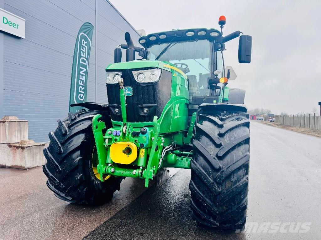 John Deere 6215 R Трактори
