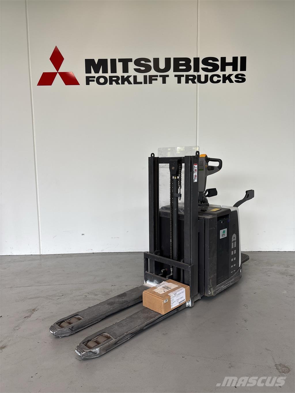 Atlet PDP200 Самохідні електроштабелери