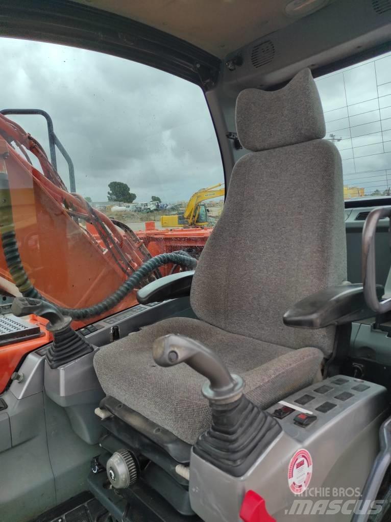 Doosan DX 180 LC Гусеничні екскаватори
