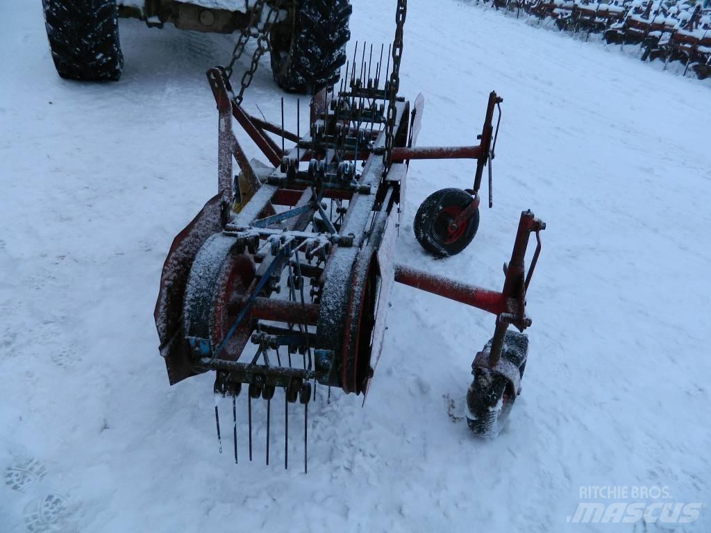 Mads Amby 220 Граблі і сінозворушувачі