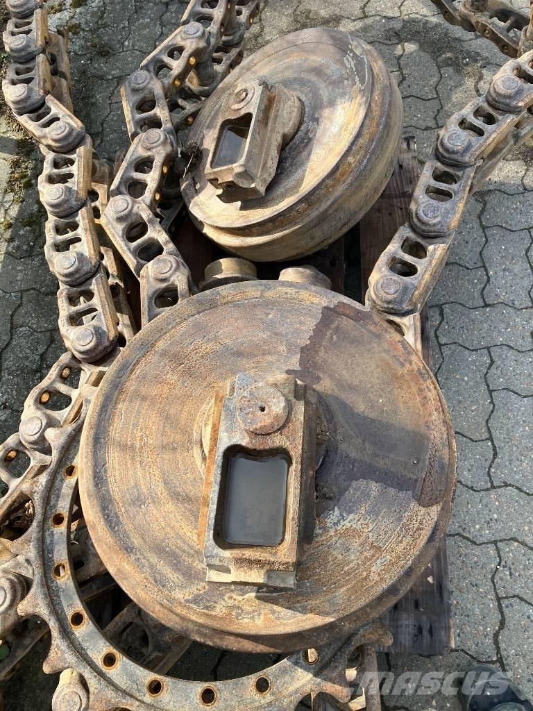 Komatsu 240 Гусеничні екскаватори