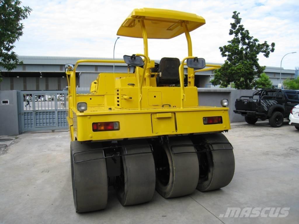 Sakai TZ 701 Пневматичні катки