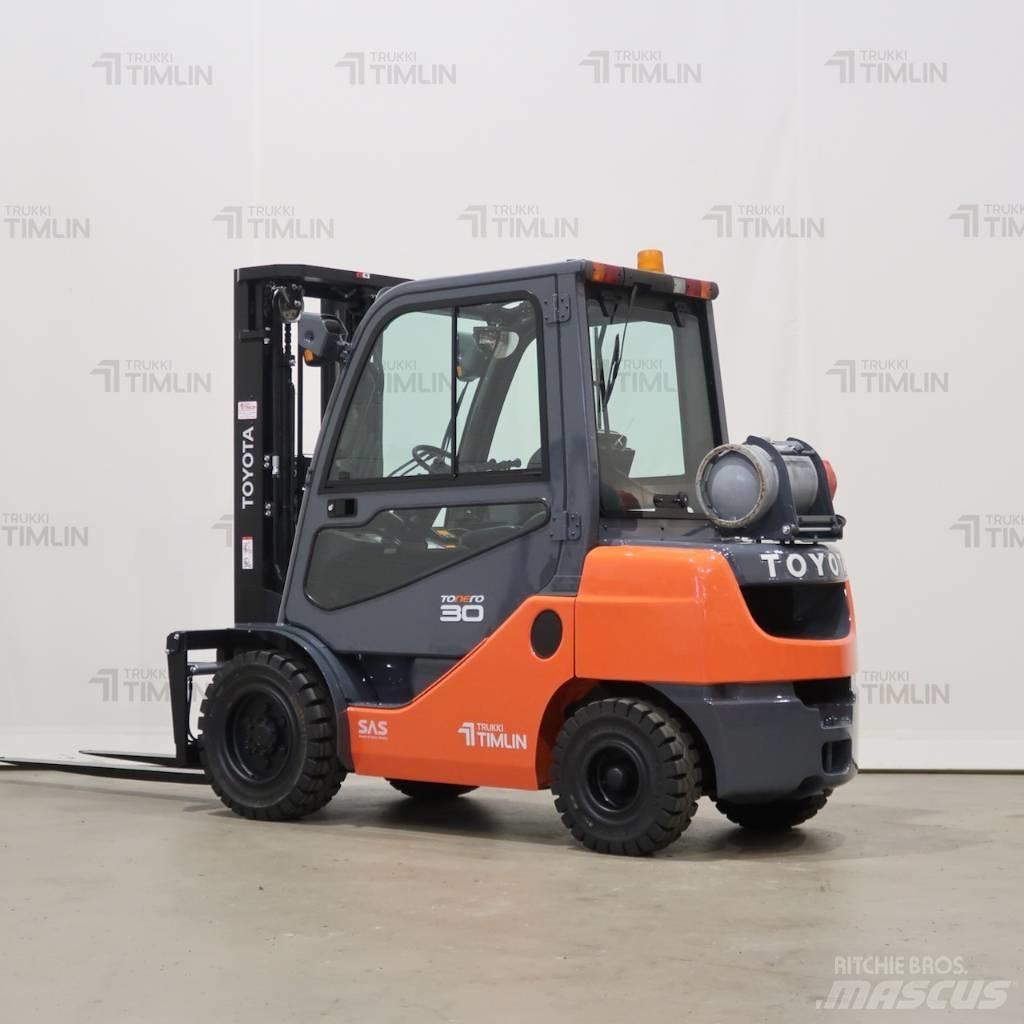 Toyota 02-8FGF30 Газові навантажувачі