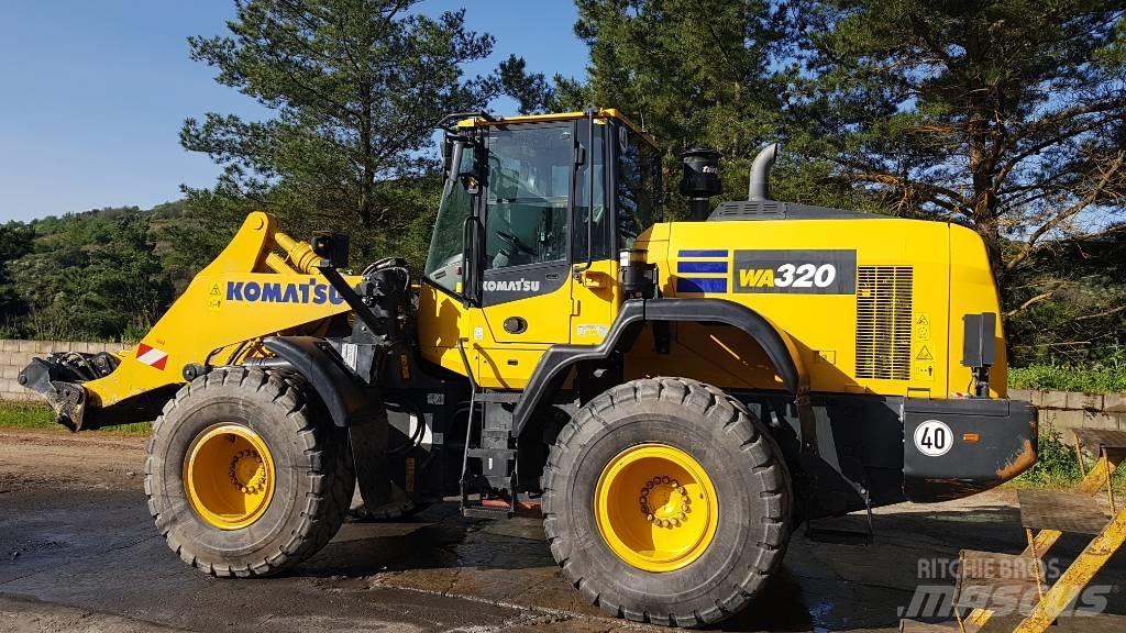 Komatsu WA320-8E0 Фронтальні навантажувачі