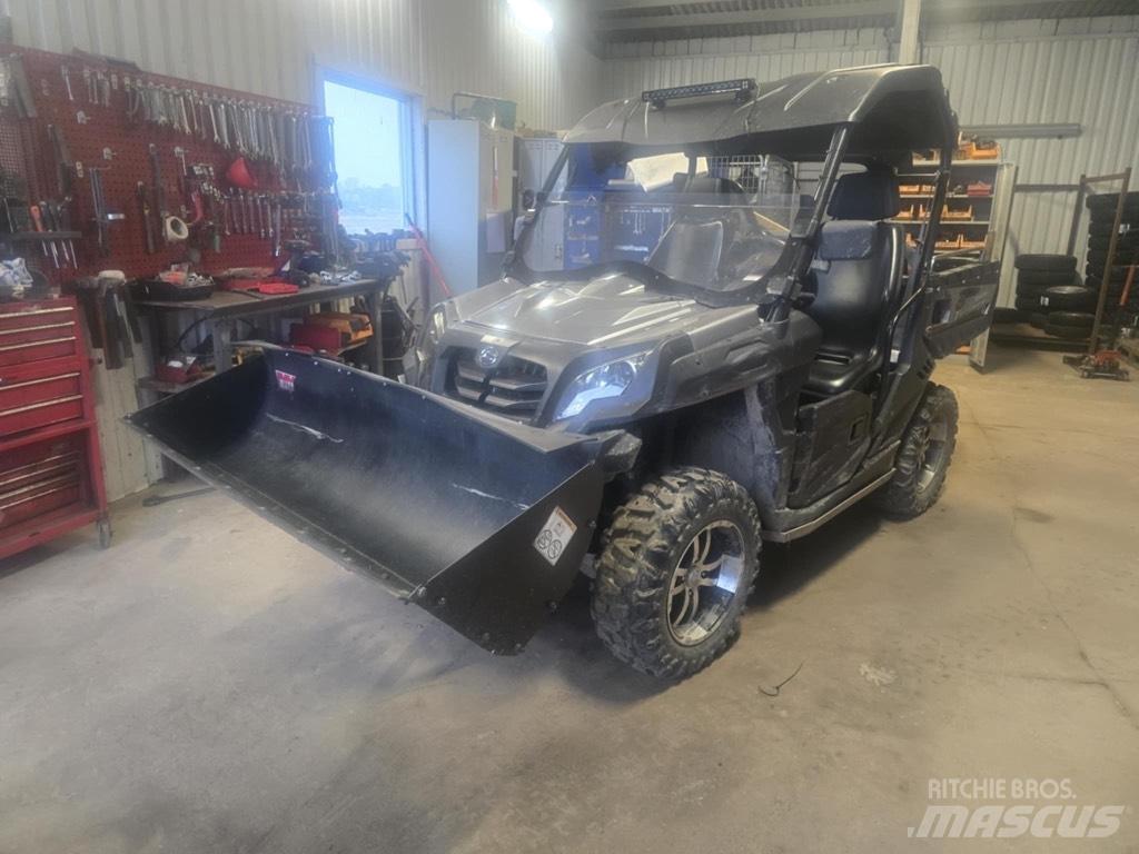  UTV CF 850 Міні-екскаватори < 7т