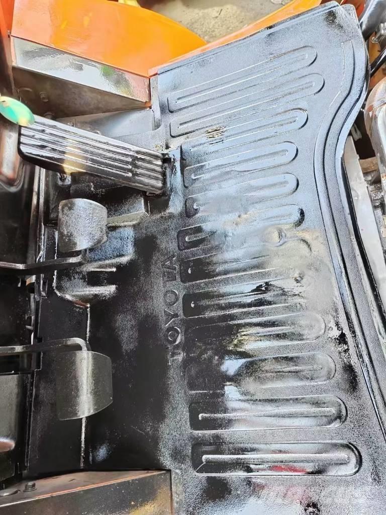 Toyota FD 30 Дизельні навантажувачі