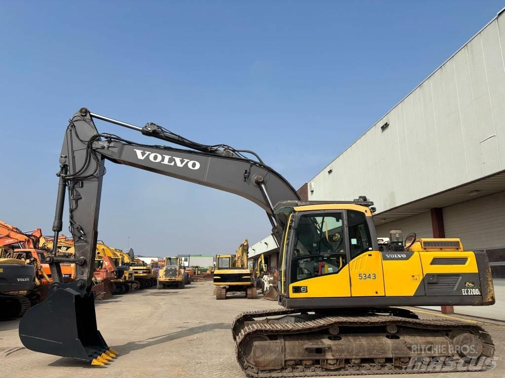 Volvo EC 220 DL Гусеничні екскаватори