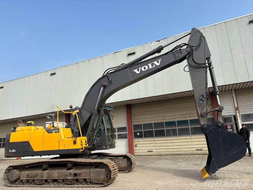 Volvo EC 220 DL Гусеничні екскаватори