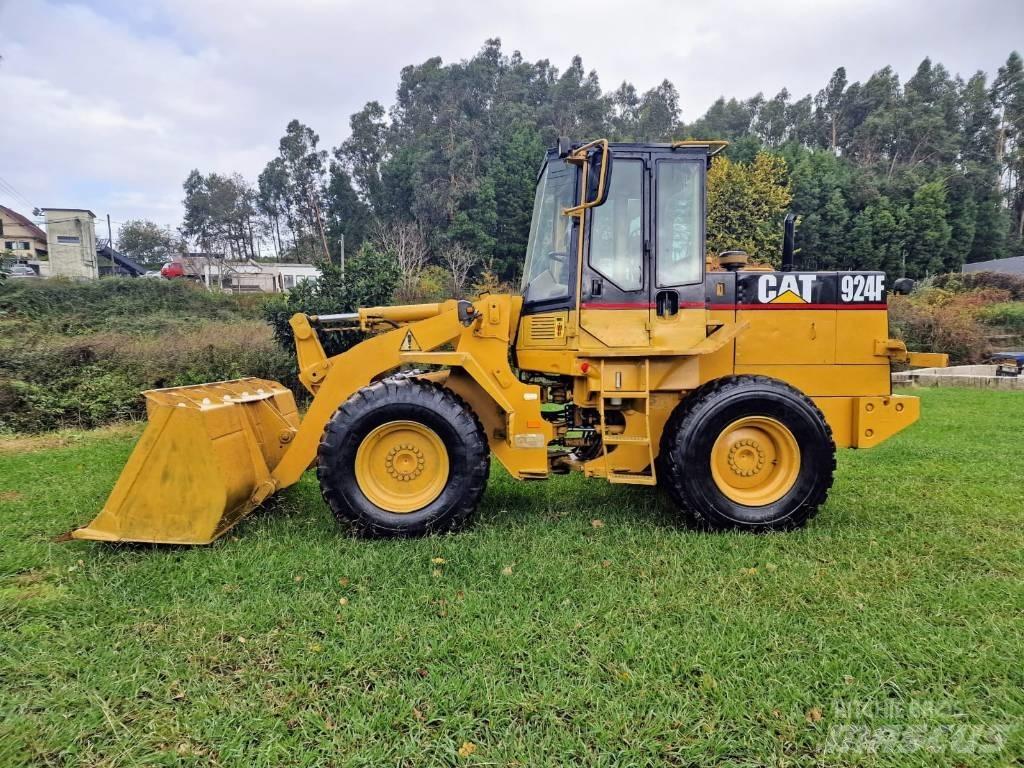 CAT 924F Фронтальні навантажувачі