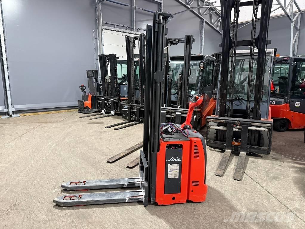 Linde D 14 Самохідні електроштабелери