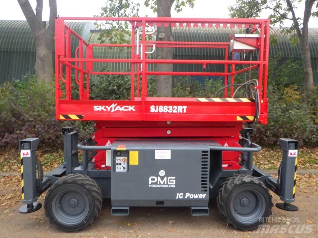 SkyJack SJ6832RT Підйомники-ножиці