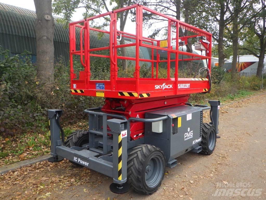 SkyJack SJ6832RT Підйомники-ножиці